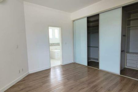 Casa de condomínio à venda com 338m², 5 quartos e 6 vagas