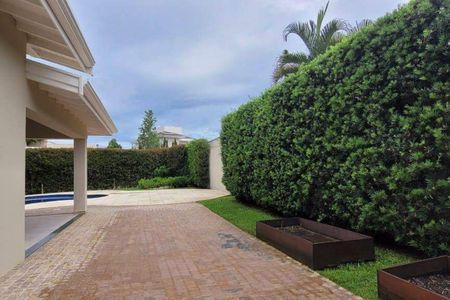 Casa de condomínio à venda com 338m², 5 quartos e 6 vagas