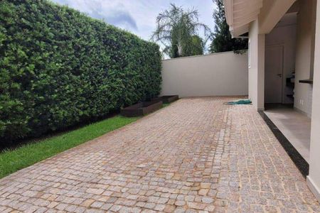 Casa de condomínio à venda com 338m², 5 quartos e 6 vagas