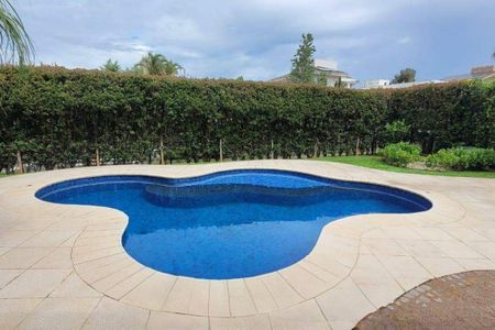 Casa de condomínio à venda com 338m², 5 quartos e 6 vagas