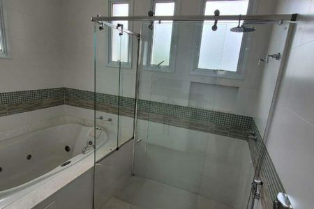 Casa de condomínio à venda com 338m², 5 quartos e 6 vagas