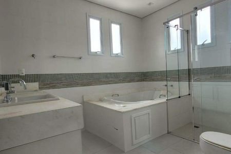 Casa de condomínio à venda com 338m², 5 quartos e 6 vagas