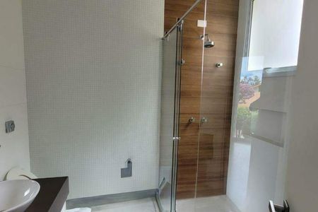 Casa de condomínio à venda com 338m², 5 quartos e 6 vagas