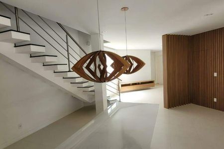 Casa de condomínio à venda com 338m², 5 quartos e 6 vagas