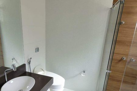 Casa de condomínio à venda com 338m², 5 quartos e 6 vagas