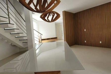 Casa de condomínio à venda com 338m², 5 quartos e 6 vagas