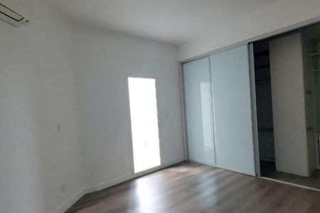 Casa de condomínio à venda com 338m², 5 quartos e 6 vagas