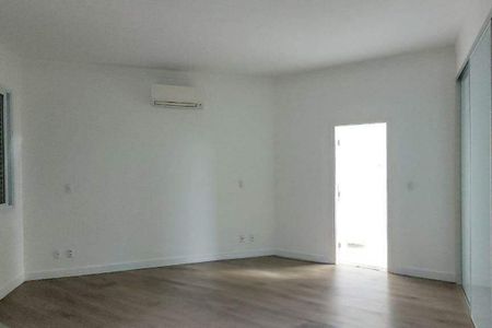 Casa de condomínio à venda com 338m², 5 quartos e 6 vagas