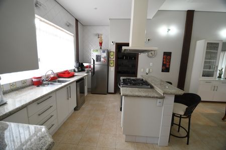 Casa de condomínio à venda com 470m², 4 quartos e 2 vagasCozinha
