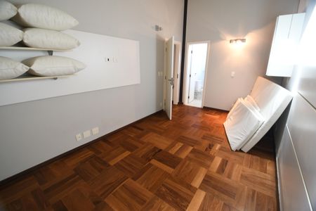 Casa de condomínio à venda com 470m², 4 quartos e 2 vagasQuarto 3 - Suíte