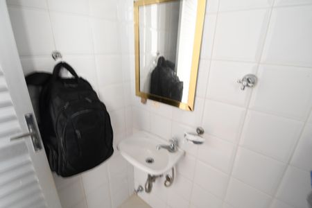 Casa de condomínio à venda com 470m², 4 quartos e 2 vagasBanheiro de serviço