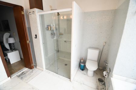 Casa de condomínio à venda com 470m², 4 quartos e 2 vagasBanheiro 4 - Suíte