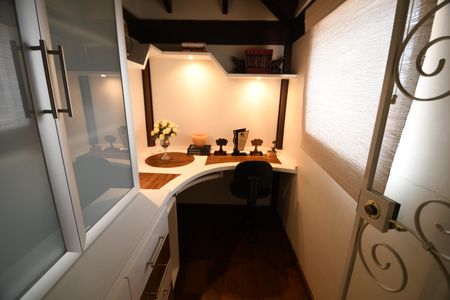 Casa de condomínio à venda com 470m², 4 quartos e 2 vagasEscritório