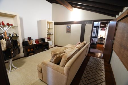 Sala de TV de casa de condomínio à venda com 4 quartos, 470m² em Loteamento Alphaville Campinas, Campinas