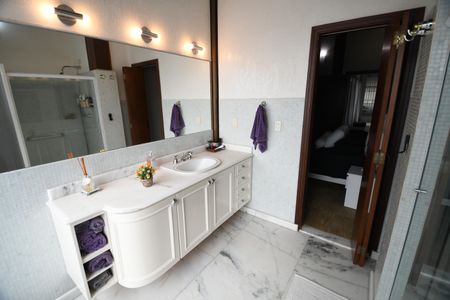 Casa de condomínio à venda com 470m², 4 quartos e 2 vagasBanheiro 4 - Suíte