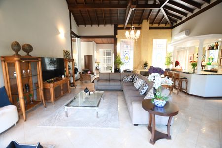 Casa de condomínio à venda com 470m², 4 quartos e 2 vagasSala