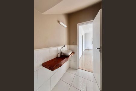 Casa de condomínio à venda com 356m², 4 quartos e 6 vagas Casa de condomínio à venda com 356m², 4 quartos e 6 vagasLavabo