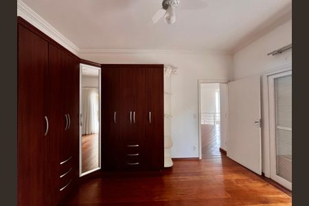 Casa de condomínio à venda com 356m², 4 quartos e 6 vagas Casa de condomínio à venda com 356m², 4 quartos e 6 vagasSuíte 1