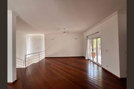 Casa de condomínio à venda com 356m², 4 quartos e 6 vagas Casa de condomínio à venda com 356m², 4 quartos e 6 vagasSala