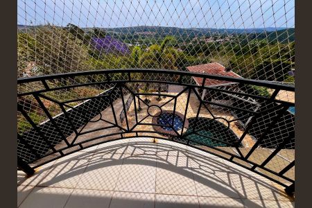 Casa de condomínio à venda com 356m², 4 quartos e 6 vagas Casa de condomínio à venda com 356m², 4 quartos e 6 vagasSacada