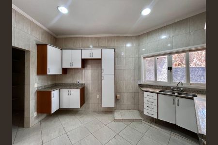 Casa de condomínio à venda com 356m², 4 quartos e 6 vagas Casa de condomínio à venda com 356m², 4 quartos e 6 vagasCozinha