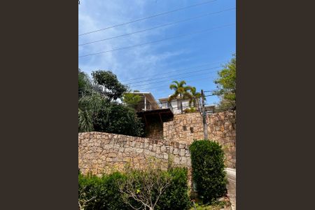 Casa de condomínio à venda com 356m², 4 quartos e 6 vagas Casa de condomínio à venda com 356m², 4 quartos e 6 vagasFachada da Casa