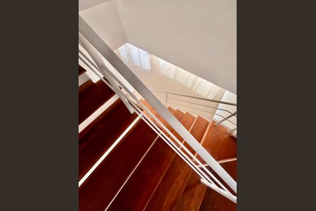 Escada de casa de condomínio à venda com 4 quartos, 356m² em Conjunto Habitacional Vila Santana (Sousas), Campinas