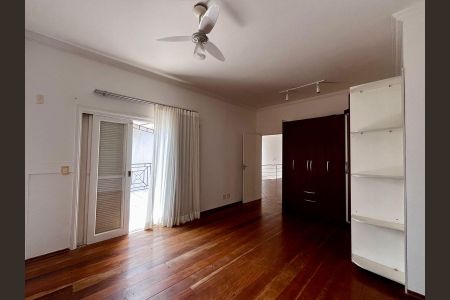 Casa de condomínio à venda com 356m², 4 quartos e 6 vagas Casa de condomínio à venda com 356m², 4 quartos e 6 vagasSuíte 2