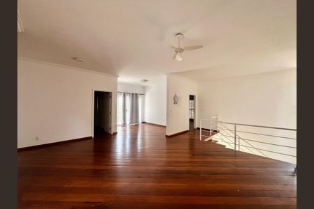 Casa de condomínio à venda com 356m², 4 quartos e 6 vagas Casa de condomínio à venda com 356m², 4 quartos e 6 vagasSala