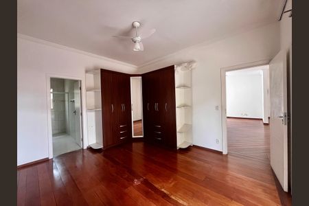 Casa de condomínio à venda com 356m², 4 quartos e 6 vagas Casa de condomínio à venda com 356m², 4 quartos e 6 vagasSuíte 1