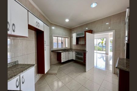 Casa de condomínio à venda com 356m², 4 quartos e 6 vagas Casa de condomínio à venda com 356m², 4 quartos e 6 vagasCozinha