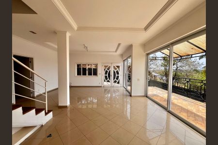 Casa de condomínio à venda com 356m², 4 quartos e 6 vagas Casa de condomínio à venda com 356m², 4 quartos e 6 vagasSala