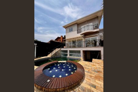 Casa de condomínio à venda com 356m², 4 quartos e 6 vagas Casa de condomínio à venda com 356m², 4 quartos e 6 vagasPiscina