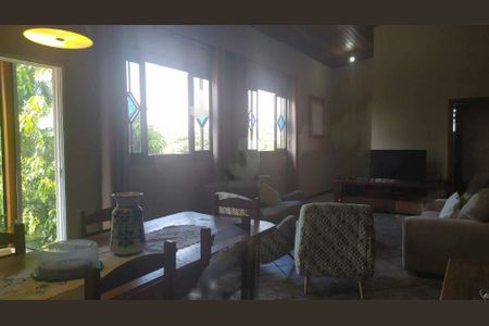 Casa de condomínio à venda com 203m², 4 quartos e 4 vagas