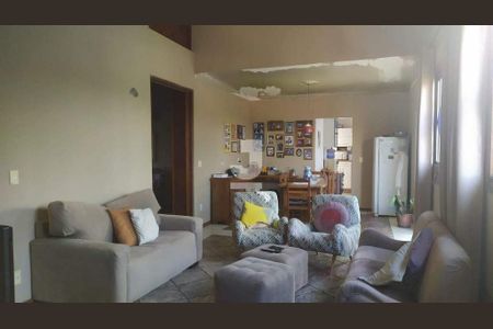 Casa de condomínio à venda com 203m², 4 quartos e 4 vagas