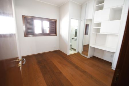 Casa de condomínio à venda com 650m², 5 quartos e 4 vagasSuíte