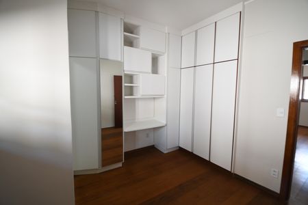 Casa de condomínio à venda com 650m², 5 quartos e 4 vagasSuíte