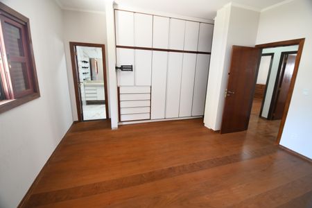 Casa de condomínio à venda com 650m², 5 quartos e 4 vagasSuíte 2