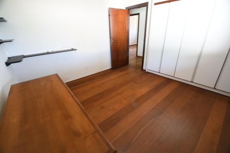 Casa de condomínio à venda com 650m², 5 quartos e 4 vagasQuarto 3