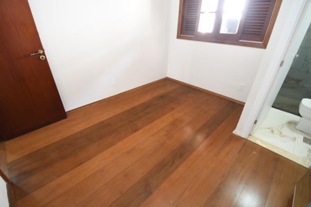 Casa de condomínio à venda com 650m², 5 quartos e 4 vagasSuíte