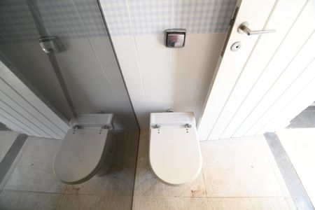 Casa de condomínio à venda com 650m², 5 quartos e 4 vagasBanheiro de serviço