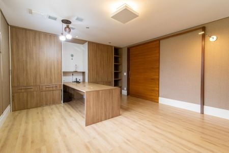 Casa de condomínio à venda com 434m², 4 quartos e 4 vagasEscritório