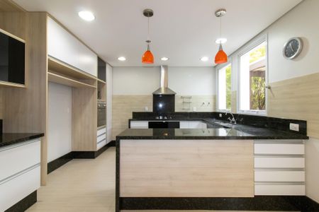 Casa de condomínio à venda com 434m², 4 quartos e 4 vagasCozinha