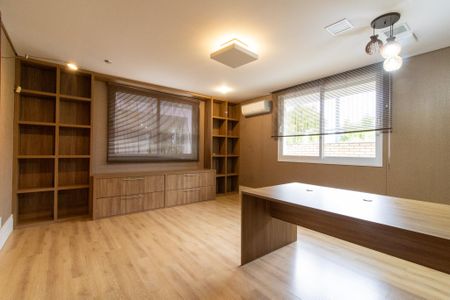 Casa de condomínio à venda com 434m², 4 quartos e 4 vagasEscritório