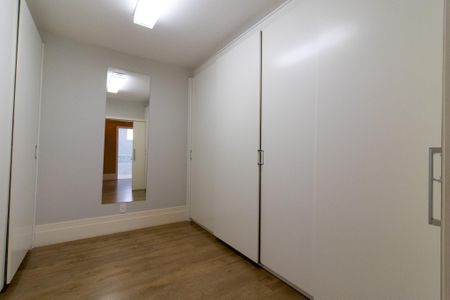 Casa de condomínio à venda com 434m², 4 quartos e 4 vagasSuíte 1