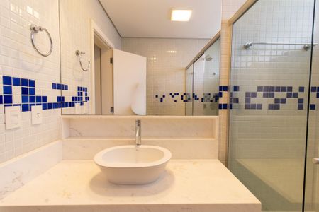 Casa de condomínio à venda com 434m², 4 quartos e 4 vagasBanheiro da Suíte 2