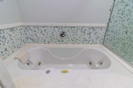 Casa de condomínio à venda com 434m², 4 quartos e 4 vagasBanheiro da Suíte 1