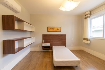 Casa de condomínio à venda com 434m², 4 quartos e 4 vagasSuíte 2