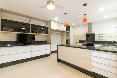 Casa de condomínio à venda com 434m², 4 quartos e 4 vagasCozinha