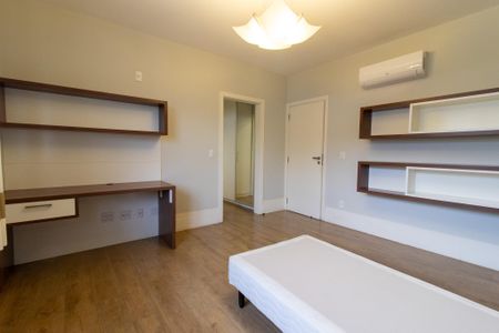 Casa de condomínio à venda com 434m², 4 quartos e 4 vagasSuíte 2